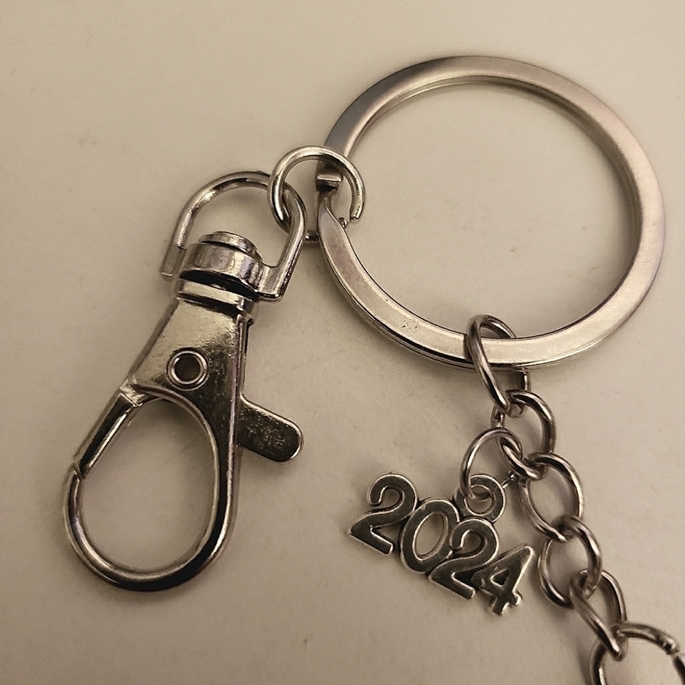 Handmade 2024 Graduate Keychain - Picture 3 of 4